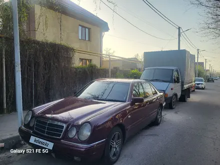 Mercedes-Benz E 240 1998 года за 2 800 000 тг. в Алматы – фото 3