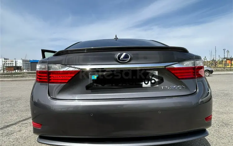 Lexus ES 300h 2013 года за 9 500 000 тг. в Атырау