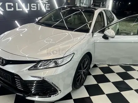 Toyota Camry 2023 года за 22 000 000 тг. в Актау