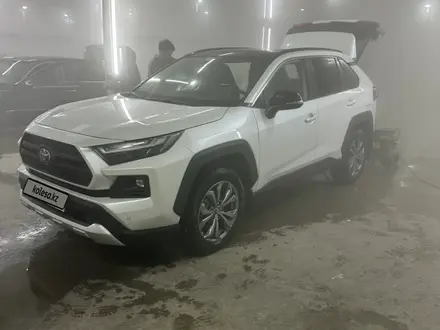 Toyota RAV4 2024 года за 16 500 000 тг. в Кокшетау