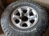 Шины с дисками на митсубиси паджеро за 300 000 тг. в Жезказган