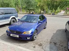 Lexus is-200, 2004