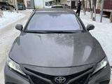 Toyota Camry 2020 года за 13 000 000 тг. в Атырау – фото 2