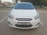 Hyundai Solaris 2013 года за 4 600 000 тг. в Актобе – фото 2