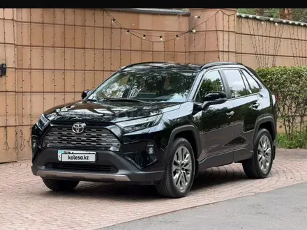 Toyota RAV4 2025 года за 16 950 000 тг. в Караганда