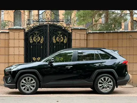 Toyota RAV4 2025 года за 16 950 000 тг. в Караганда – фото 3