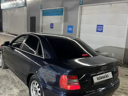 Audi A4 1997 года за 800 000 тг. в Алматы – фото 3
