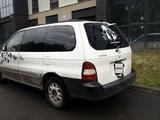 Kia Carnival 1999 года за 2 000 000 тг. в Костанай – фото 2