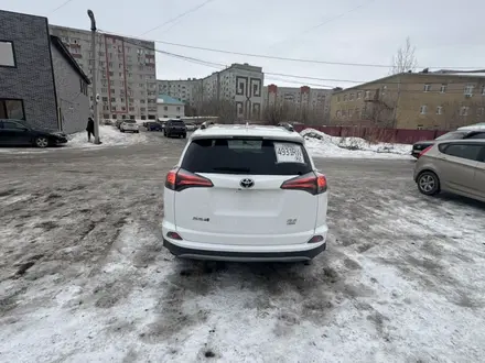 Toyota RAV4 2017 года за 8 500 000 тг. в Актобе – фото 4