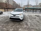 Toyota RAV4 2017 года за 8 500 000 тг. в Актобе