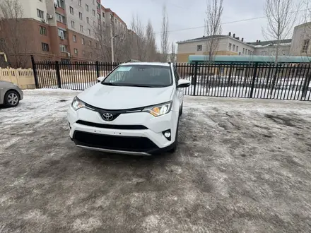 Toyota RAV4 2017 года за 8 500 000 тг. в Актобе