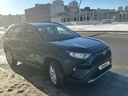 Toyota RAV4 2020 года за 12 500 000 тг. в Астана – фото 3