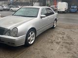 Mercedes-Benz E 280 2000 годаfor3 400 000 тг. в Шымкент
