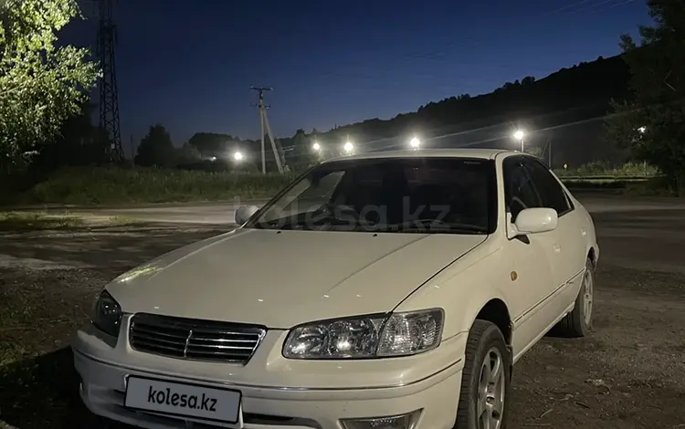 Toyota Camry 2000 годаүшін3 300 000 тг. в Алтай