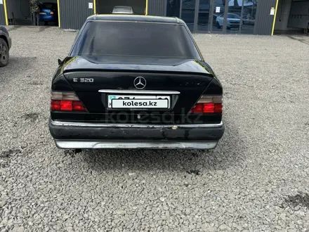 Mercedes-Benz E 220 1993 года за 2 000 000 тг. в Караганда – фото 13