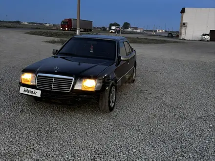 Mercedes-Benz E 220 1993 года за 2 000 000 тг. в Караганда – фото 2