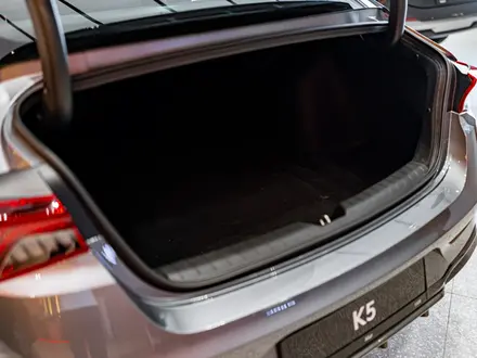 Kia K5 Prestige 2026 года за 15 490 000 тг. в Алматы – фото 9