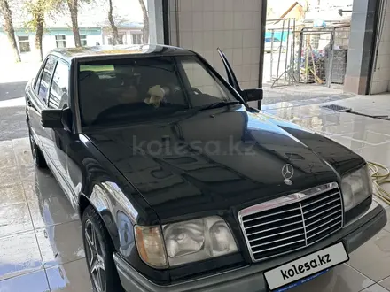 Mercedes-Benz E 220 1995 года за 2 550 000 тг. в Алматы – фото 3