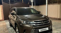 Toyota Highlander 2019 года за 20 700 000 тг. в Алматы – фото 2