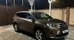 Toyota Highlander 2019 года за 20 700 000 тг. в Алматы – фото 3