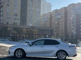 Toyota Camry 2018 годаүшін13 600 000 тг. в Астана – фото 2