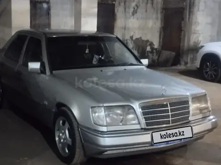 Mercedes-Benz E 280 1995 года за 2 800 000 тг. в Астана – фото 2