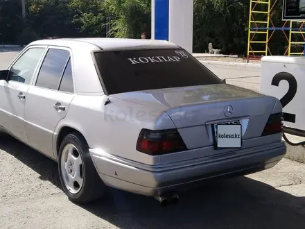 Mercedes-Benz E 280 1995 года за 2 800 000 тг. в Астана – фото 3