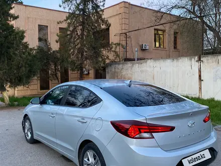 Hyundai Elantra 2018 года за 7 400 000 тг. в Шымкент – фото 2