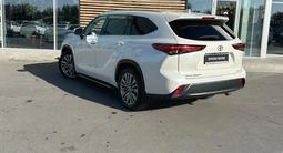 Toyota Highlander Luxe 2021 года за 26 500 000 тг. в Шымкент – фото 2