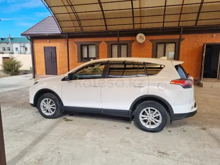 Toyota RAV4 2016 года за 11 000 000 тг. в Атырау – фото 4