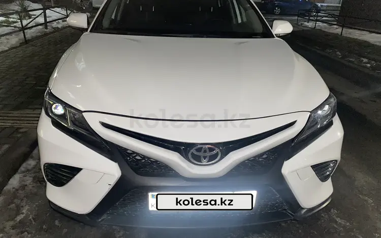 Toyota Camry 2021 года за 13 000 000 тг. в Алматы
