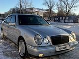 Mercedes-Benz E 320 1998 года за 3 800 000 тг. в Петропавловск – фото 2
