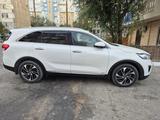 Kia Sorento 2017 годаfor11 400 000 тг. в Атырау – фото 2