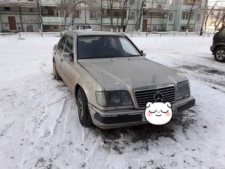 Mercedes-Benz E 260 1994 года за 1 000 000 тг. в Байконыр