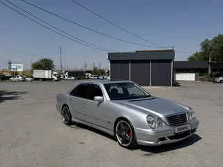 Mercedes-Benz E 320