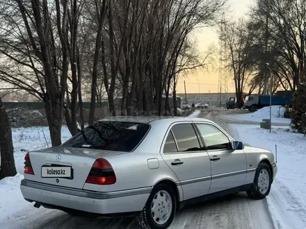 Mercedes-Benz C 220 1995 года за 3 200 000 тг. в Алматы – фото 4