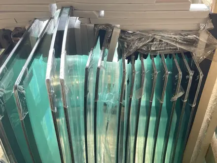 Стёкла заводские на экскав 3 1 cat komatsu за 75 000 тг. в Алматы – фото 2
