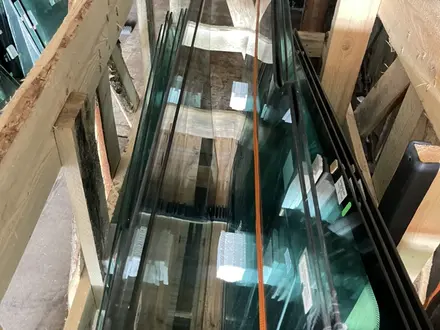 Стёкла заводские на экскав 3 1 cat komatsu за 75 000 тг. в Алматы – фото 3