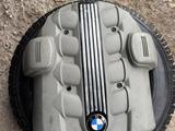Крышка мотора бмв 4.4-4.8 n62 BMW за 20 000 тг. в Алматы