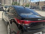 Kia Rio 2022 года за 8 300 000 тг. в Караганда – фото 2