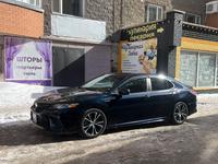 Toyota Camry 2019 года за 9 800 000 тг. в Астана