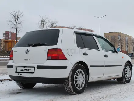 Volkswagen Golf 1998 года за 2 600 000 тг. в Астана – фото 3