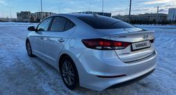 Hyundai Elantra 2017 годаfor6 950 000 тг. в Астана – фото 2