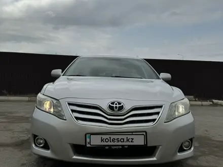 Toyota Camry 2011 года за 6 400 000 тг. в Атырау – фото 2