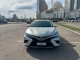Toyota Camry 2018 года за 8 800 000 тг. в Астана