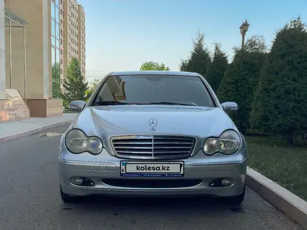 Mercedes-Benz C 200 2002 года за 3 900 000 тг. в Шымкент