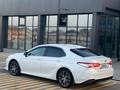 Toyota Camry 2021 года за 17 900 000 тг. в Алматы – фото 11