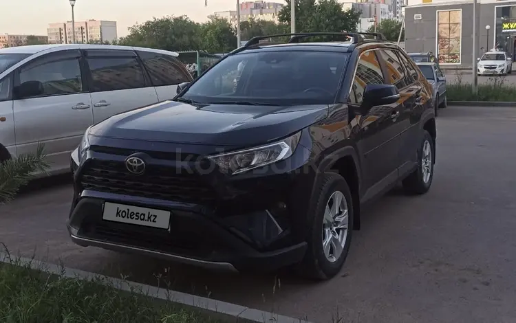 Toyota RAV4 2019 года за 14 000 000 тг. в Семей