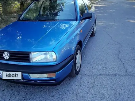 Volkswagen Vento 1993 года за 2 450 000 тг. в Алматы