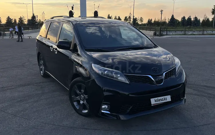 Toyota Sienna 2016 годаfor13 500 000 тг. в Тараз